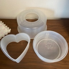受付終了☆お譲りします！電子レンジ専用　スポンジケーキ型　丸型　ハート型の画像