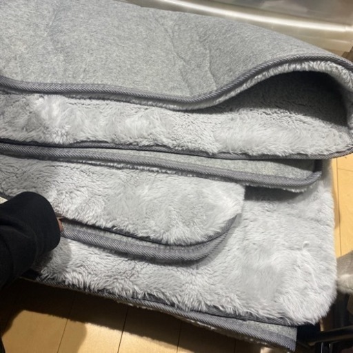 四畳用　200×300 ラグ　カーペット　グレー　超美品