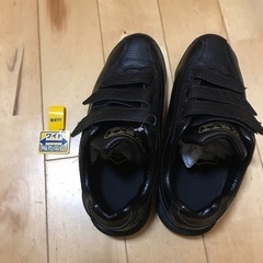 未使用の子供用軟式野球スパイク