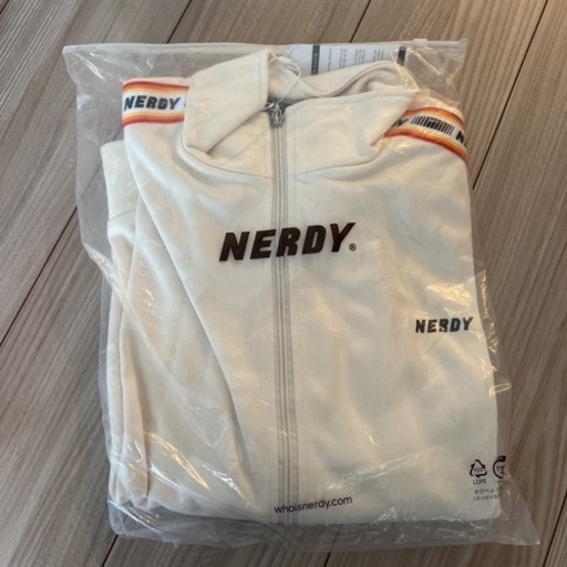 NERDY 人気色ベージュ ジャージ上下セットアップ 新品未使用