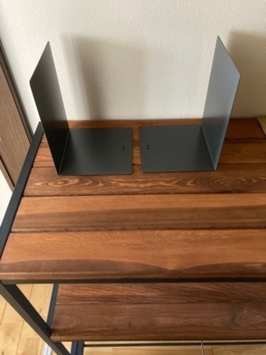 木の質感がマットな感じのラックです(^^)