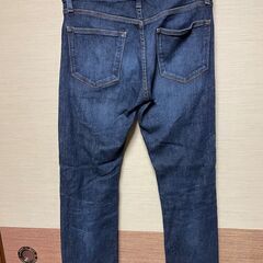 ユニクロ　デニム 綿９８％ポリウレタン２％　表記２８（７０cm）　実寸腰幅３９cm股下７２cm裾幅１９cmの画像