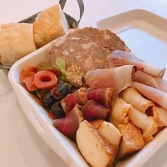 ランチタイムのホールスタッフ募集の画像