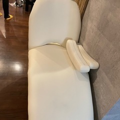 電動の施術ベッド　美品