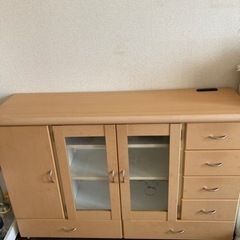 食器棚　カップボード