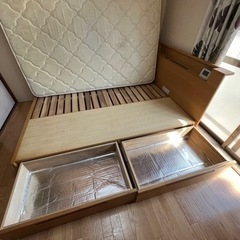 ダブルベッド、ダブルサイズマットレスセットの画像