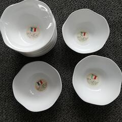 決定しました。白い皿×9枚 さしあげます