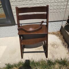 子ども椅子 成長にあわせて調節できますの画像