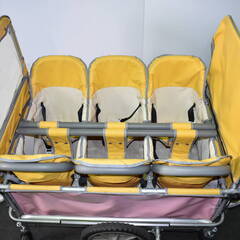 【ヤ取終了4/23】≪y224ジ 30124-06≫良品 五十畑工業 6人乗 お散歩カー スワニーSS 6シート 軽量 27kg ノーパンクタイヤ 保育園/子供/園児の画像