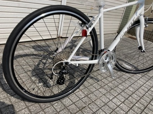 【エスケープR3】新車❗️ジャイアント製　SALE中❗️定価71500円　新色ホワイト❗️若林自転車　唐崎店