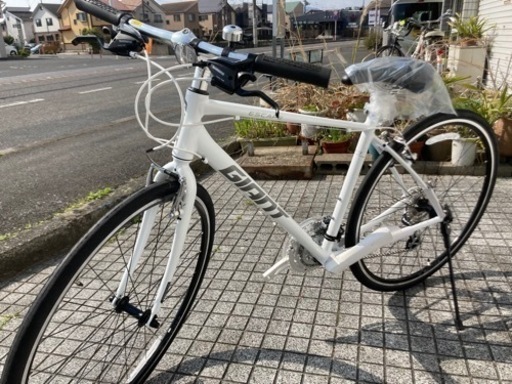 【エスケープR3】新車❗️ジャイアント製　SALE中❗️定価71500円　新色ホワイト❗️若林自転車　唐崎店