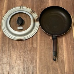 中古のフライパン 今なら蓋も鉄のスキレットプレゼント