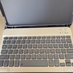 iPad ケース＋ワイヤレスキーボード＋ワイヤレスマウスの画像