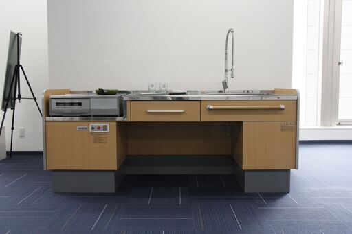 医療・介護に特化したejsがおすすめする「昇降式エレベーターキッチン」