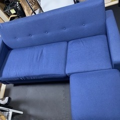 脚付き3人掛けソファー　オットマン付き