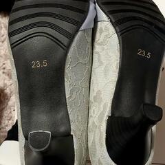 新品タグ付き パンプスの画像