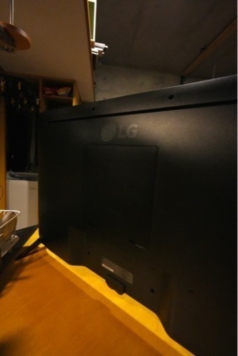 42.5インチ4Kモニター LG 43UN700T-B 