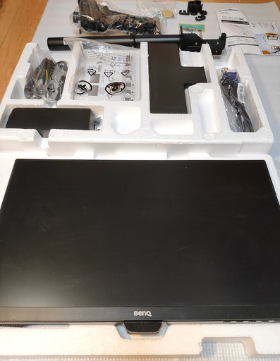 21.5インチディスプレイ  GW2283 BenQ＋モニターアーム