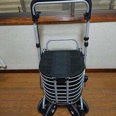 シルバーカー 座れるタイプ