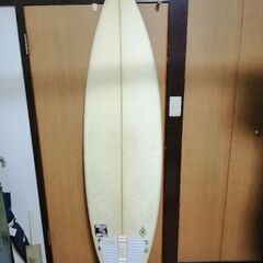 無料サーフボード。ケースもお付けします。量販店でのノンブランドボ...