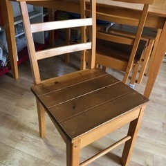 ダイニングテーブルの画像