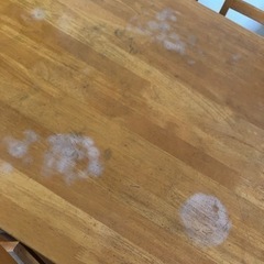 ダイニングテーブルの画像