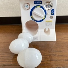 バンダイ・パーティ用ガシャポンマシン（箱・カプセル付き）の画像