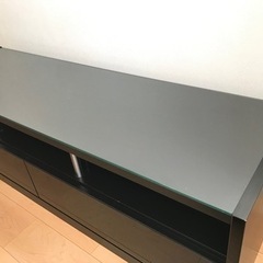 テレビ台／黒×ガラストップ／鏡面仕様の画像