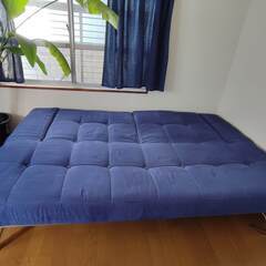 綺麗な青色の3人掛けソファー🔵ベッドにもなる