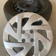 トヨタアクア純正ホイールタイヤ4本セット185/60R15の画像