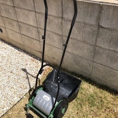 取引中　　DCMカーマ  芝刈り機　　手動　20cmの画像