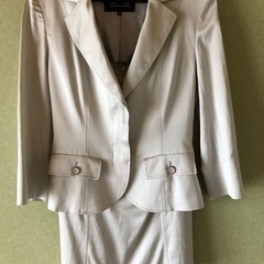 クードシャンス スカートスーツのセットの画像