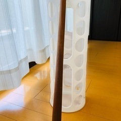 IKEAの傘立てと靴べらの画像