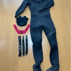 ドライスーツ　(サーフキャップとグローブ同封)