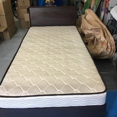 シングルベッド　マットレス　引き出し2個付ききれいです。
