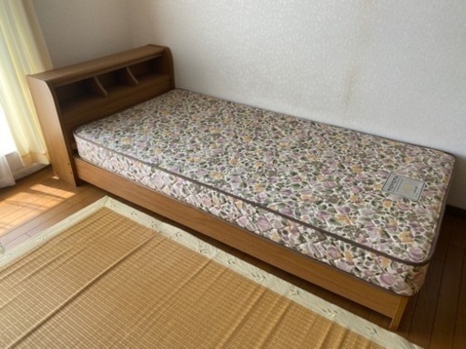 シングルベッド