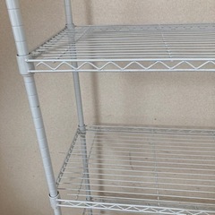 白スチールラックの画像