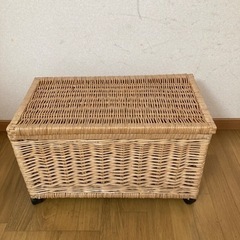 キャスター付き籐箱