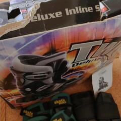 インラインスケート／ニー&エルボーパッド、リストガードも付けての画像