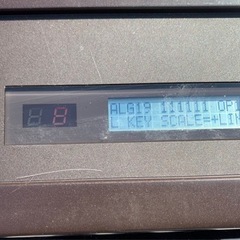 【中古品・引き取り限定】ヤマハYAMAHA シンセサイザー DX-7&ローランド キーボードアンプ CUBE CK-40の画像