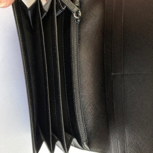 プラダ　長財布　新品