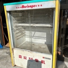 棚としてお使いください　森永マミー　業務用冷蔵庫の画像