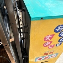 棚としてお使いください　森永マミー　業務用冷蔵庫の画像