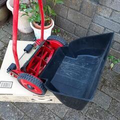 手押し式芝刈り器の画像