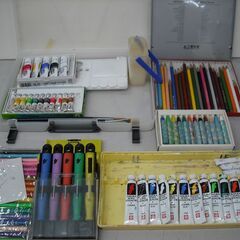 絵の具　色鉛筆　サインペン　クレヨン　彫刻刀