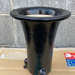使いやすい大きさ　足付き蘭鉢