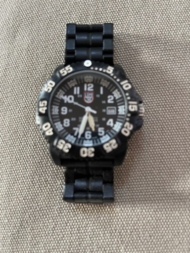 ルミノックスの腕時計　カーボンバンド