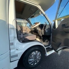 超綺麗！！人気のキャンピングカー低走行車の画像