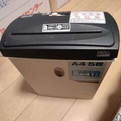 シュレッダーとテーブルタップ