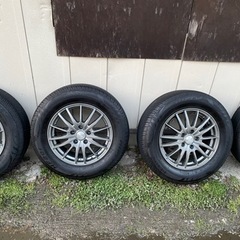 タイヤ215/65r16